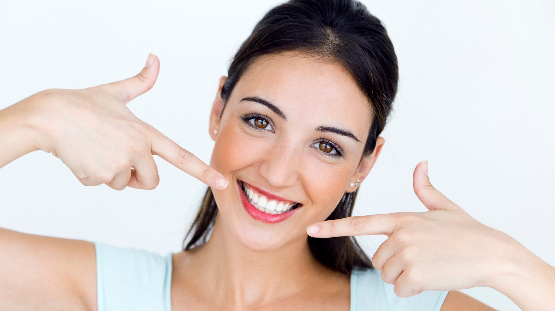 Красивые зубы. Девушка улыбка. Белоснежная улыбка. Красивая улыбка. Красивые зубы.